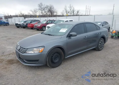 2012 Volkswagen Passat 2.5L S z USA, uszkodzony, nr VIN 1VWAP7A30CC077176